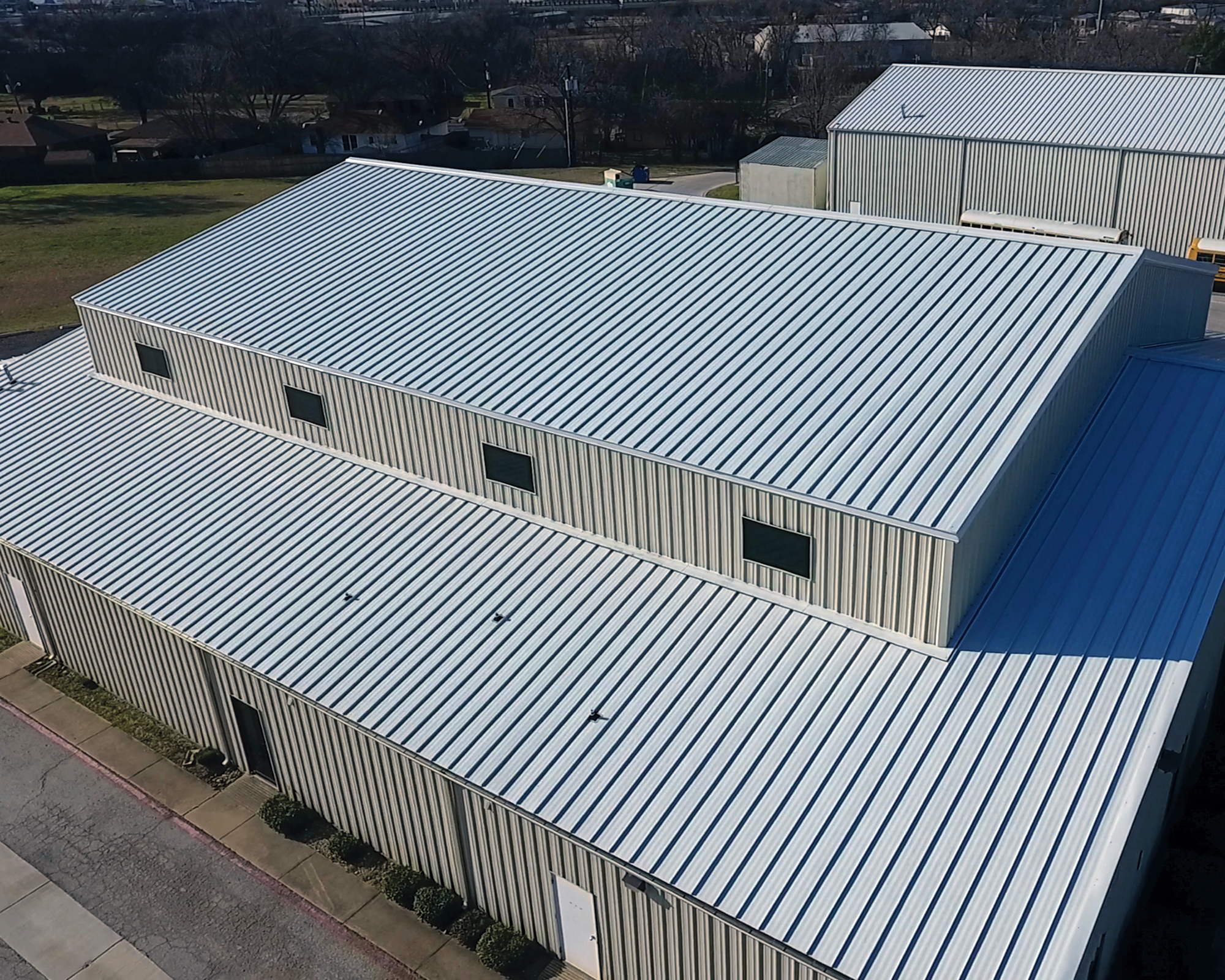 A metal roof is a great way to protect your home from the elements. They are durable and last much longer than traditional roofs. Metal roofs are also fire resistant and can help keep your home cooler in the summer months.